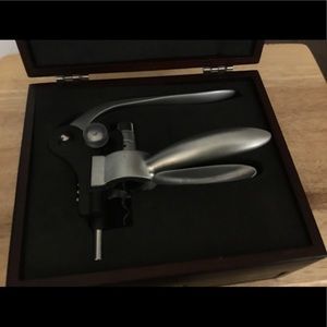 Rabbit Wine opening System w/chest.